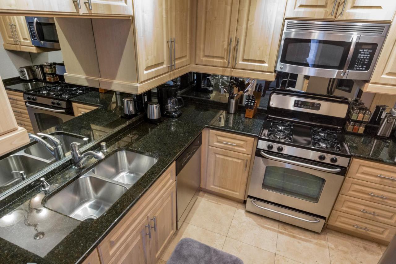 Fabulous Penthouse: Vegas Strip View With Amenities Apartment Las Vegas