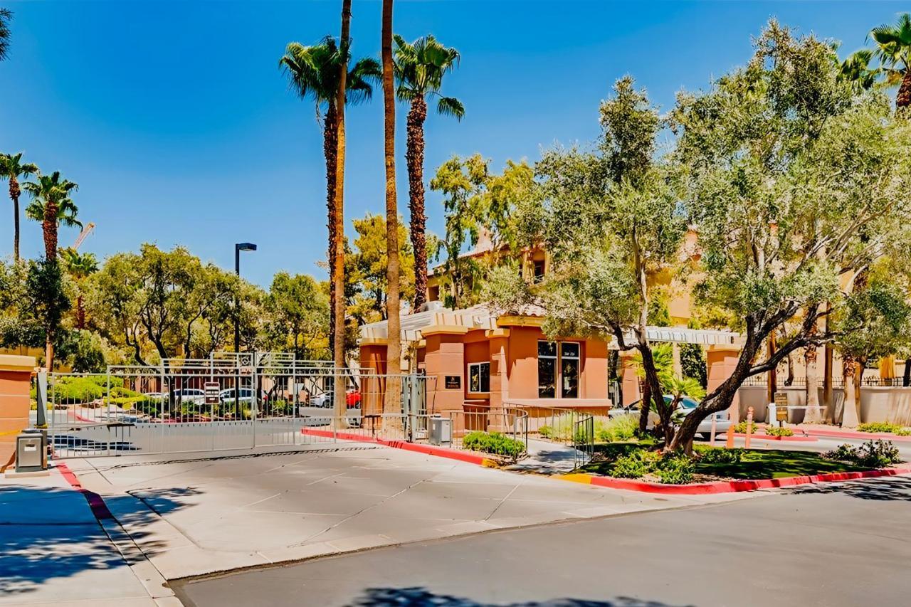 Fabulous Penthouse: Vegas Strip View With Amenities Apartment Las Vegas