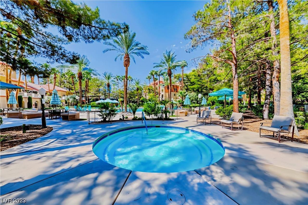 Fabulous Penthouse: Vegas Strip View With Amenities Las Vegas